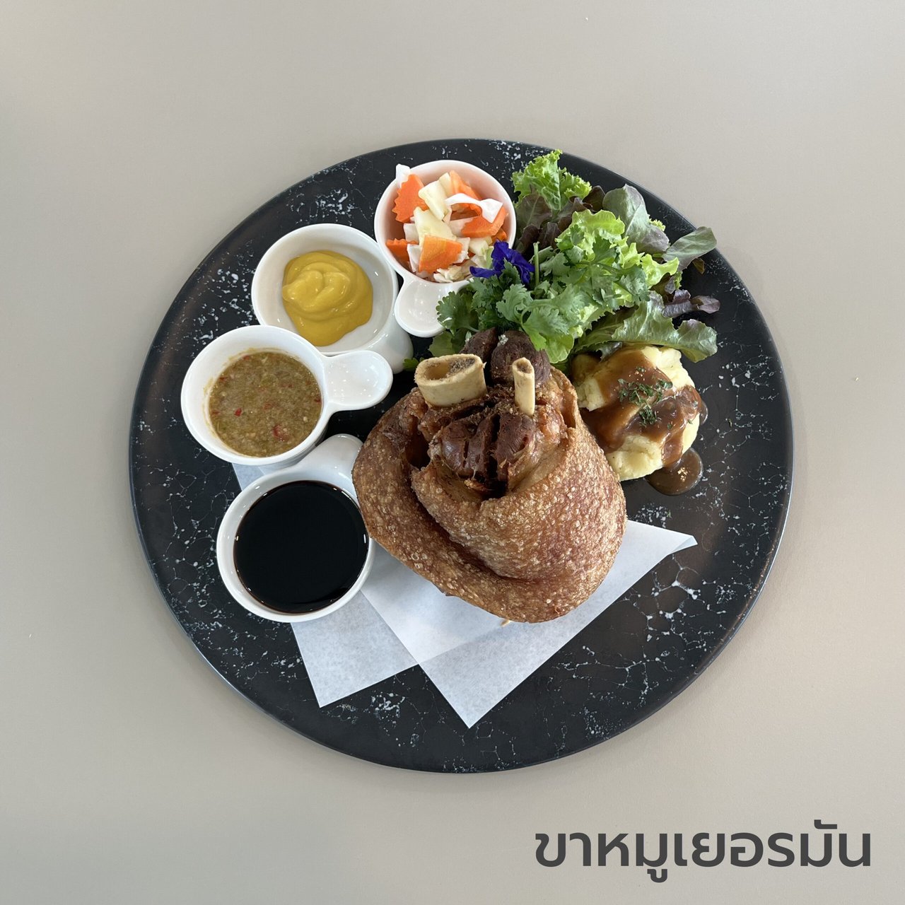 grandee-cafe สนามเด็กเล่นนครปฐม skate-prak 002-1-ขาหมูเยอรมันรายการอาหารเเละเครื่องดิ่ม